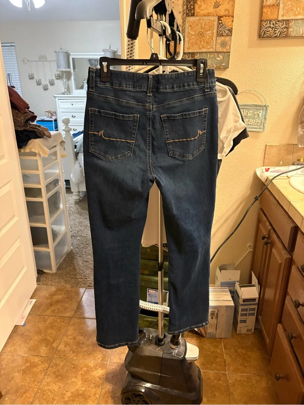 Women’s Straight Leg Jeans in Dark Blue -